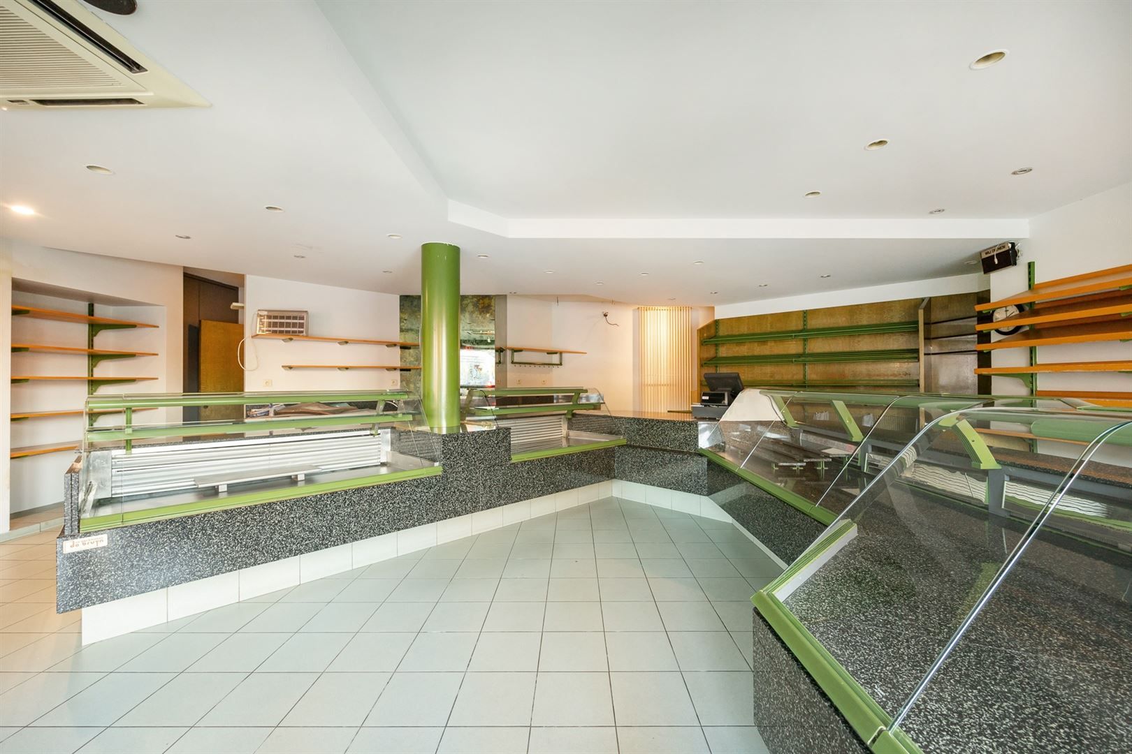 Hedendaagse commerciële ruimte met appartement foto 5