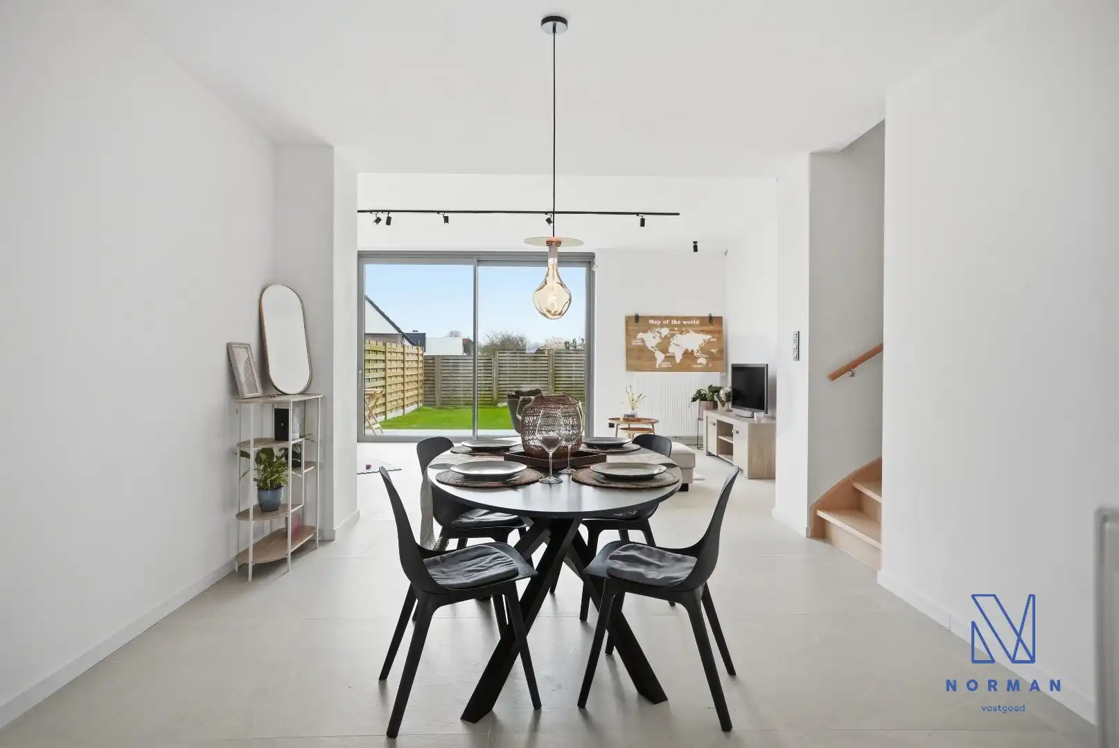 Instapklare, volledig gerenoveerde woning te koop met EPC A, uitgerust met zonnepanelen, drie slaapkamers en een aangelegde tuin. foto 6