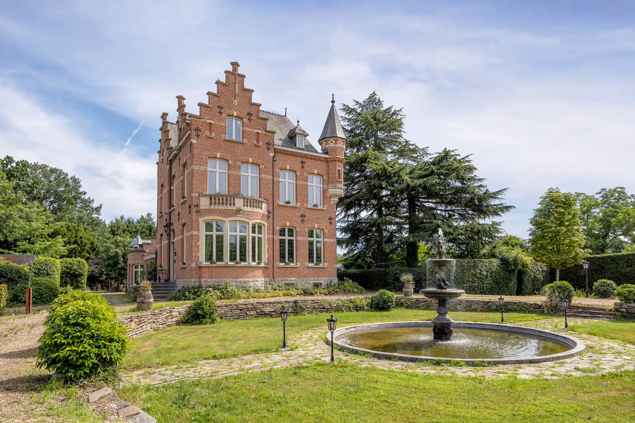 Hoofdfoto van de publicatie: SINT-KATELIJNE-WAVER - Kasteelvilla met gastenverblijf, siertuin en boomgaard