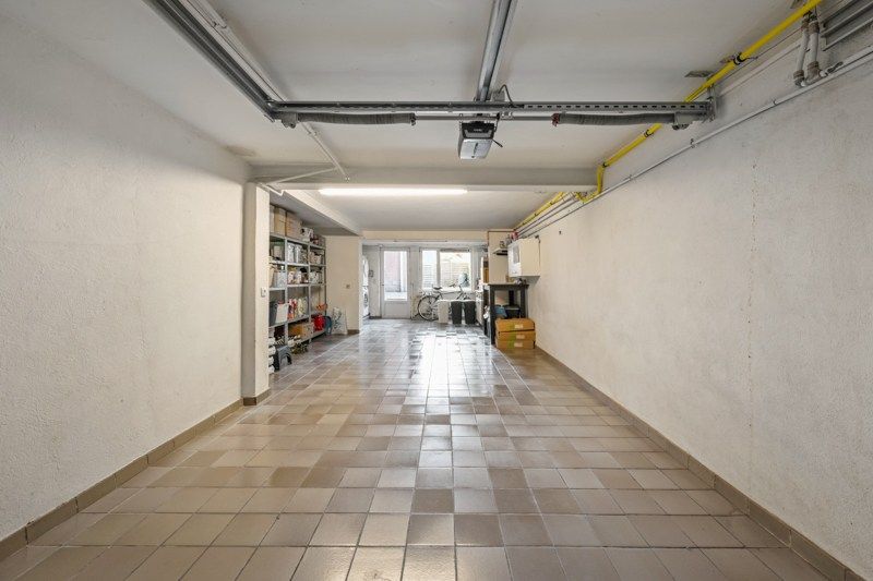 Instapklare bel-etagewoning met garage, tuin en veel potentieel foto 5