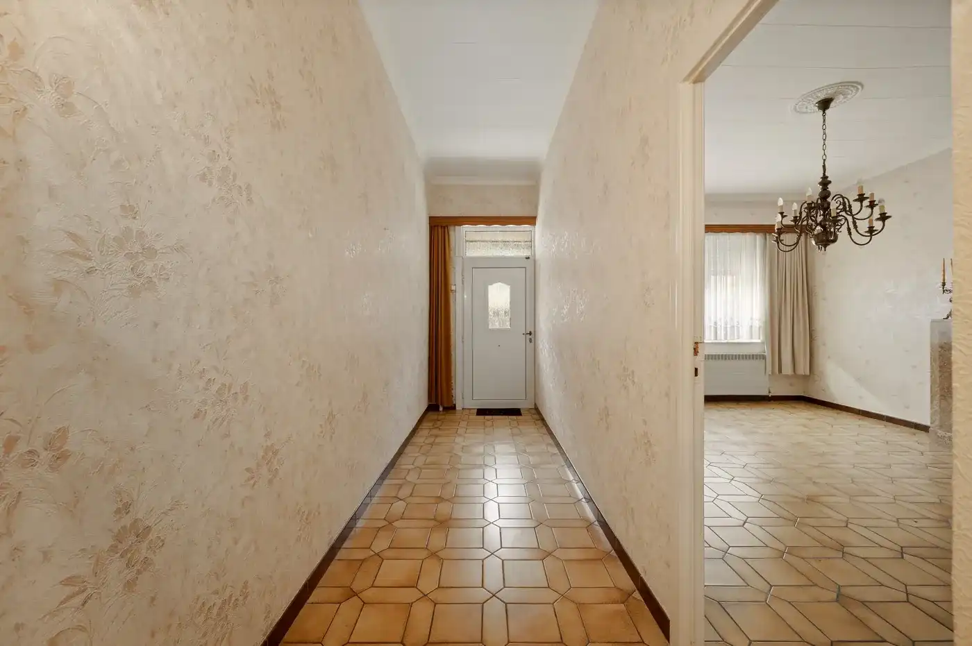 Te renoveren woning met 3 slaapkamers, garage en nabij voorzieningen foto 4
