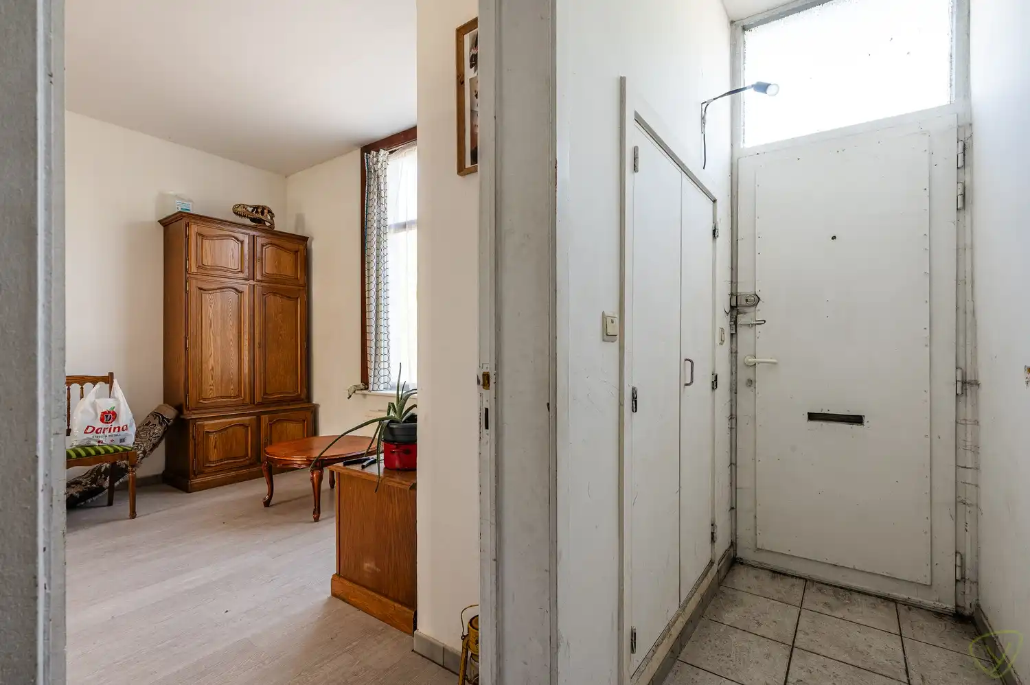 Te renoveren woning met veel potentieel foto 3