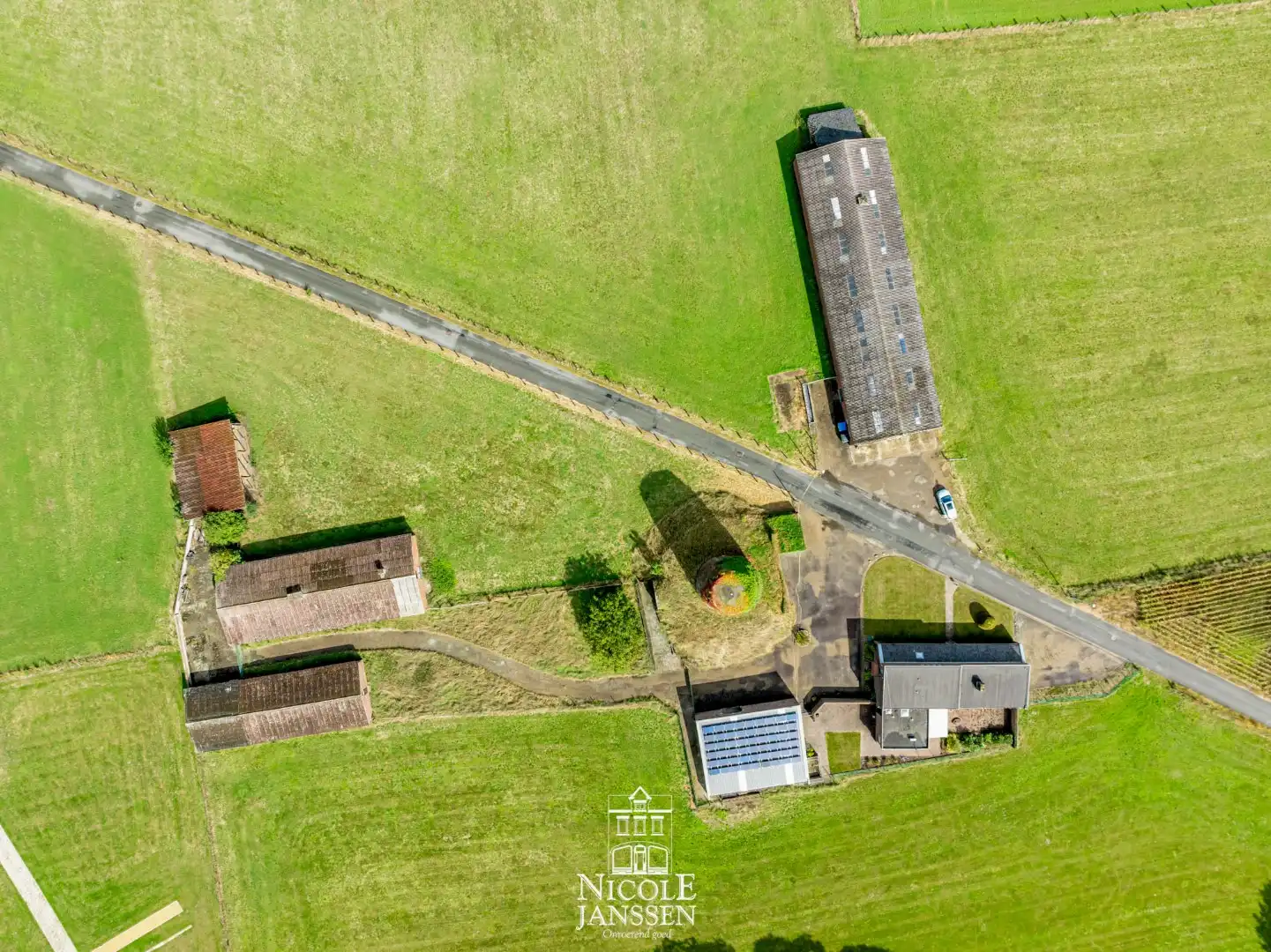 Unieke eigendom met molen foto 35