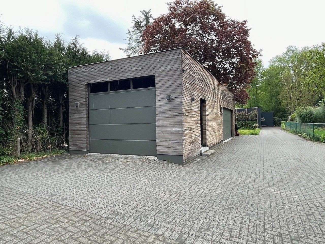 Genk, Huiskensweier 35: Ruime woning met magazijn, kantoorruimte, ruime garage, opslagplaats, 3 slaapkamers, 2 badkamers,... op 53a62ca vlot bereikbaar vlakbij Natuurgebied "De Maten". foto 8