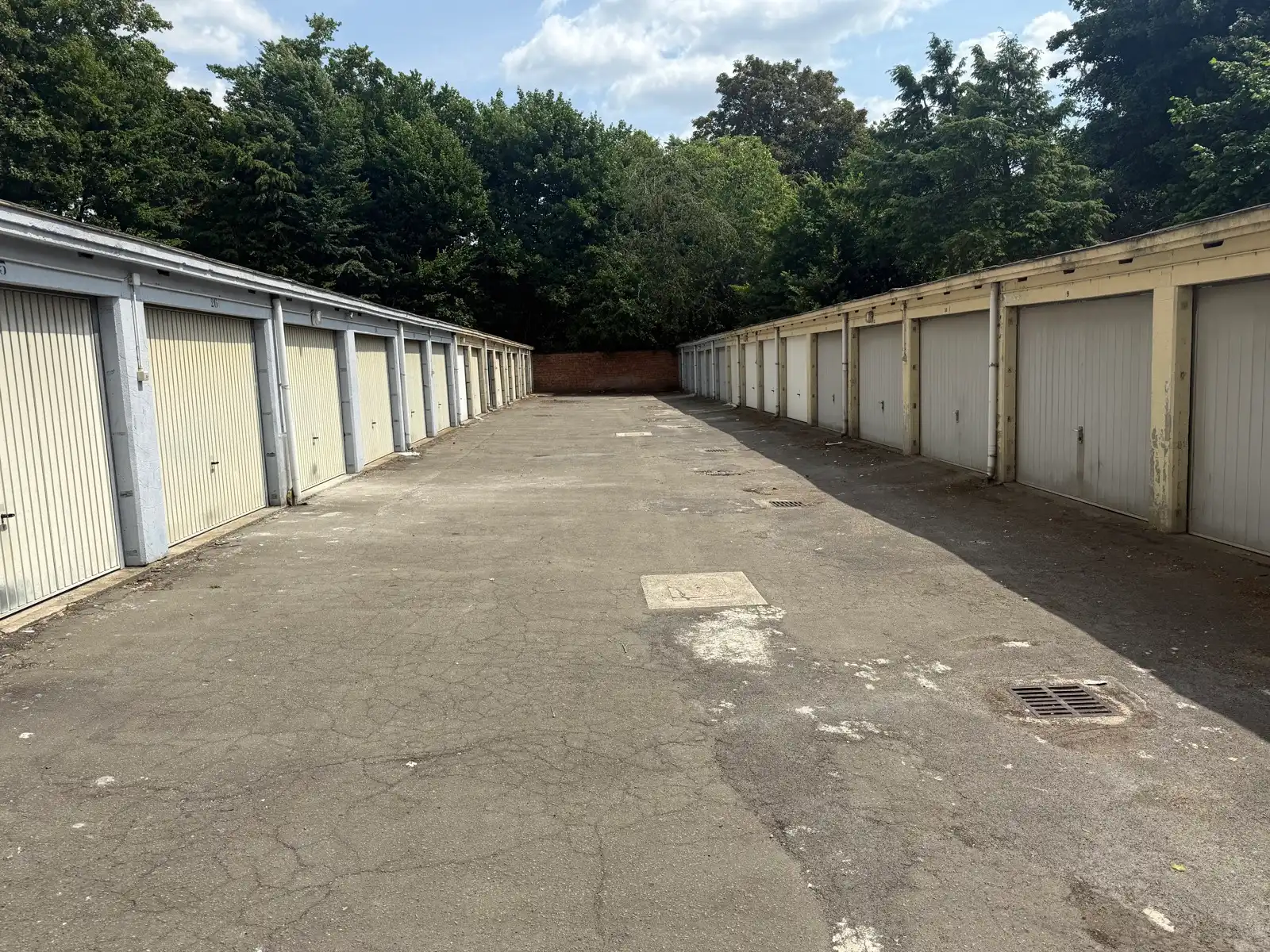 Gesloten garagebox met slagboombeveiliging foto 8