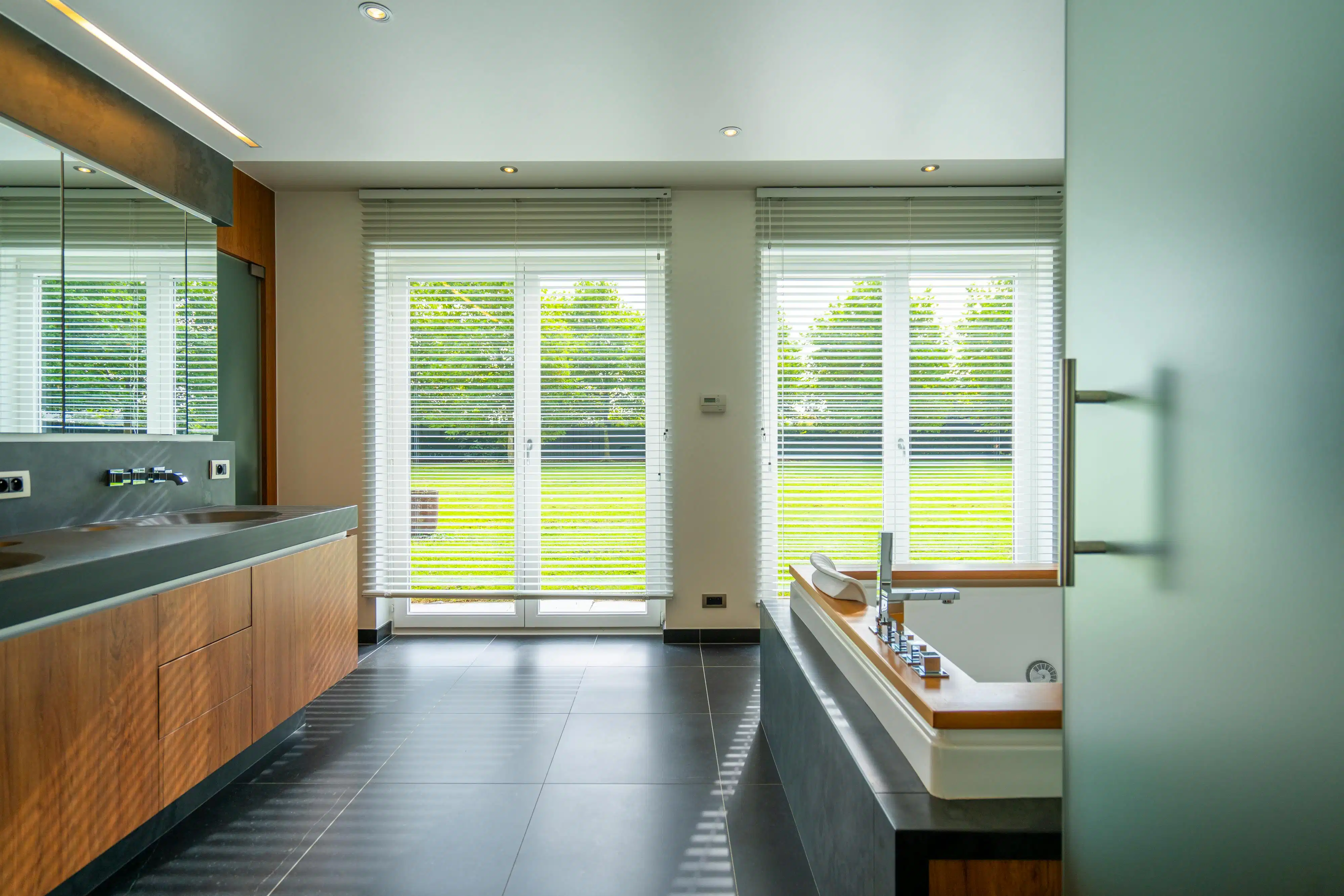 Schitterend gelegen, luxueuze villa te koop te Geluwe foto 13