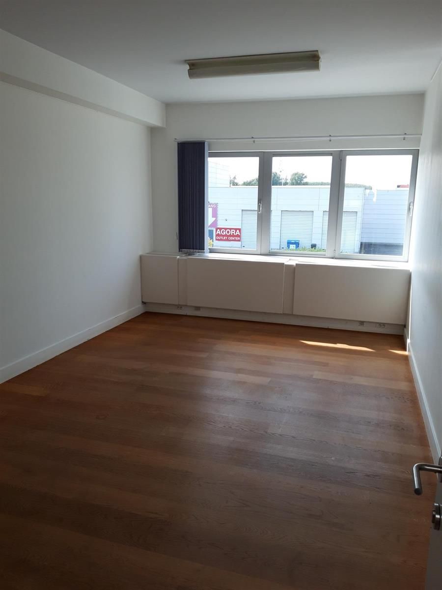 Magazijn, kantoren en toonzaal te huur in Aartselaar foto 33