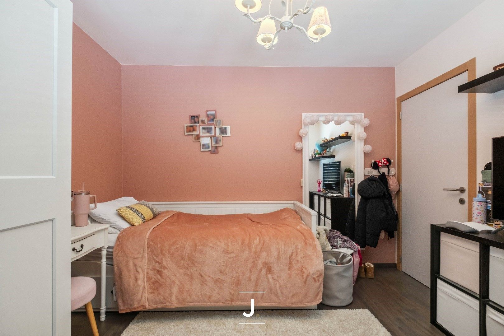 Instapklare gezinswoning met vier slaapkamers, zonnige tuin, grote garage en tal van extra’s – volledig gerenoveerd in 2019 foto 13