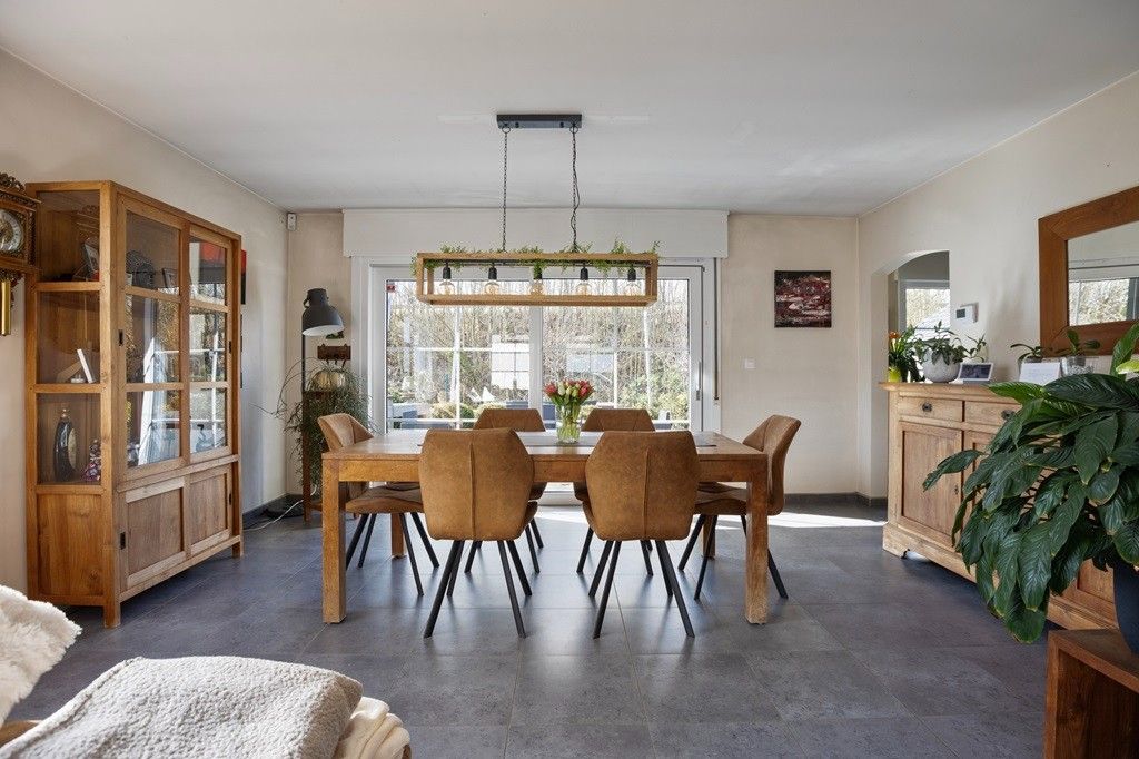 VEURNE: Stijlvolle en tijdloze villa in residentiële wijk met 4 slpks (waarvan 1 glvl.), 2 badk., dubbele garage en zonnige inplanting op 1.034m² grondopp. foto 6