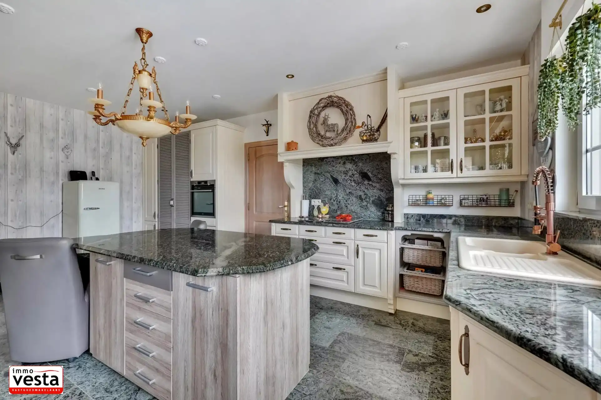 Ruime villa op een goede locatie foto 9