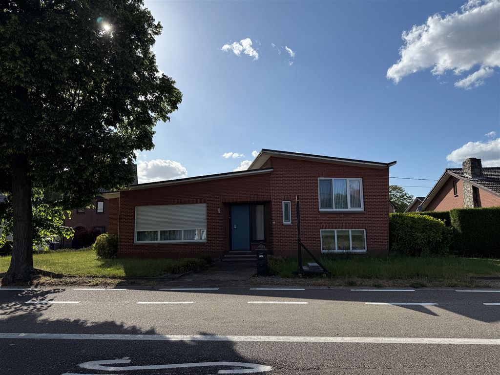 Vrijstaande splitlevel woning, te renoveren naar eigen smaak foto 8