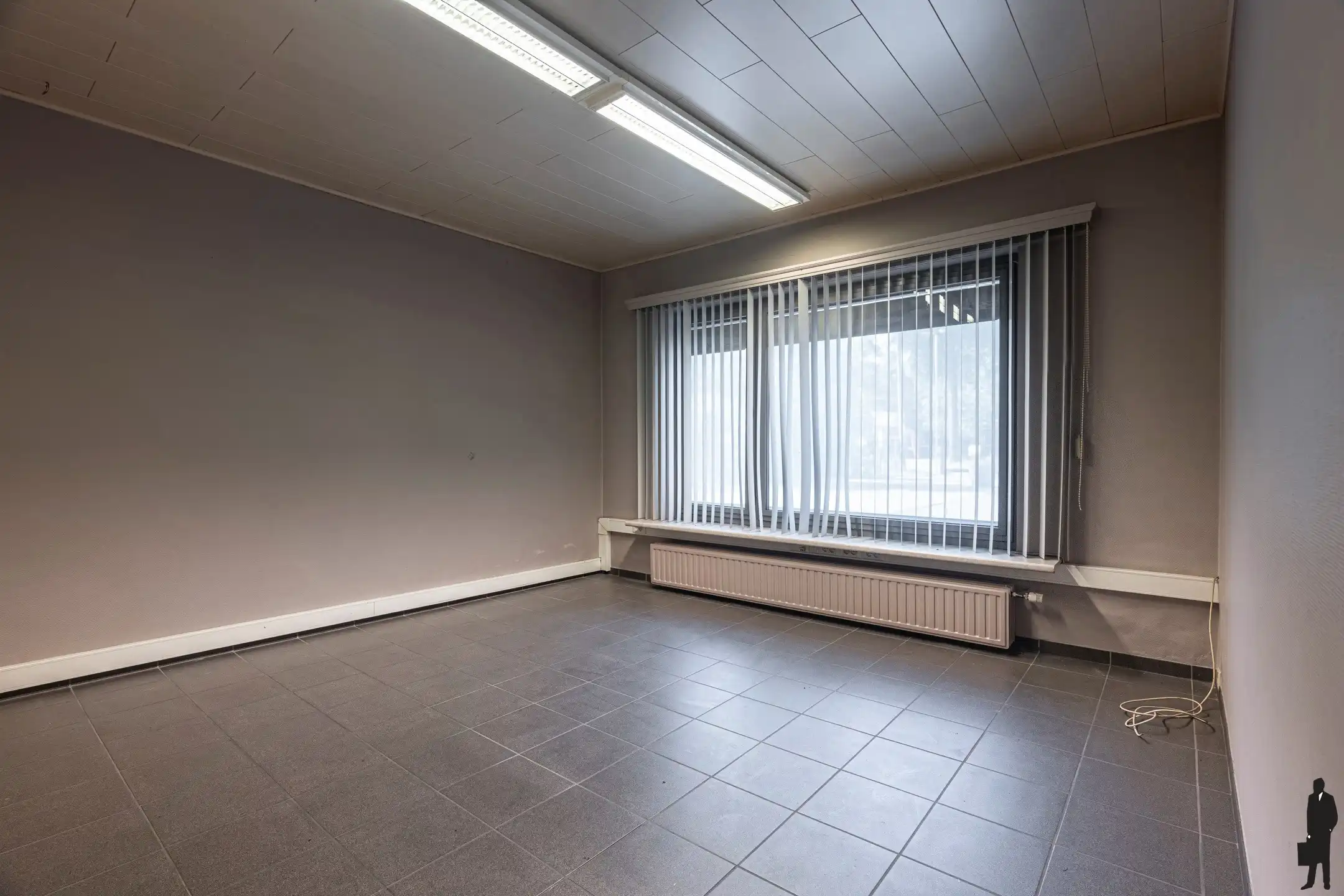 Magazijn met kantoren op ca. 4.425 m² foto 9