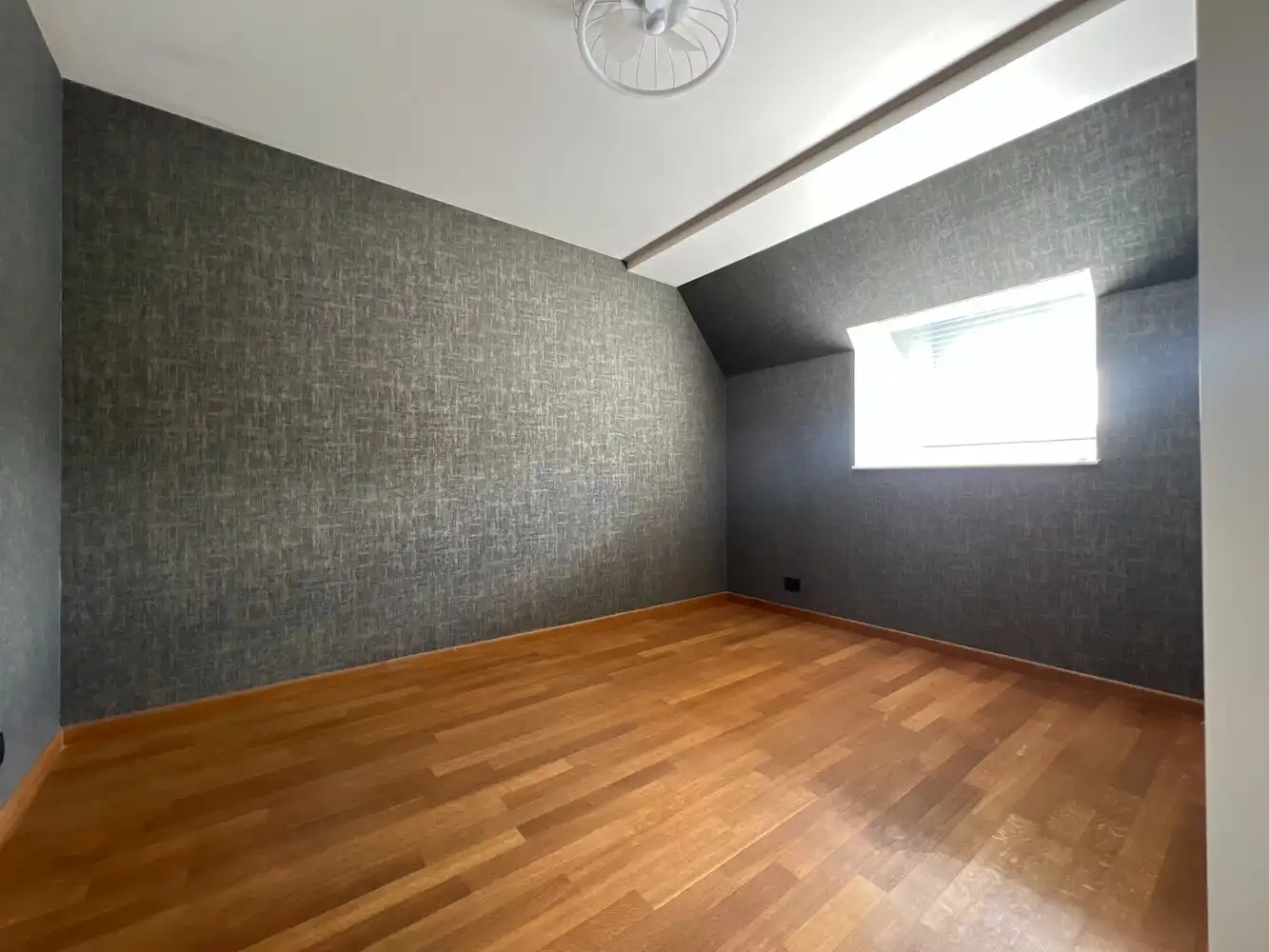 Lichtrijk appartement met 2 slaapkamers + garage foto 8