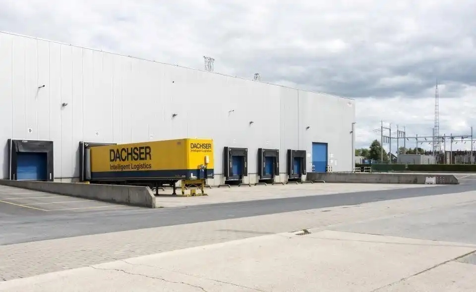 Logistieke loods te huur in Zele foto 6