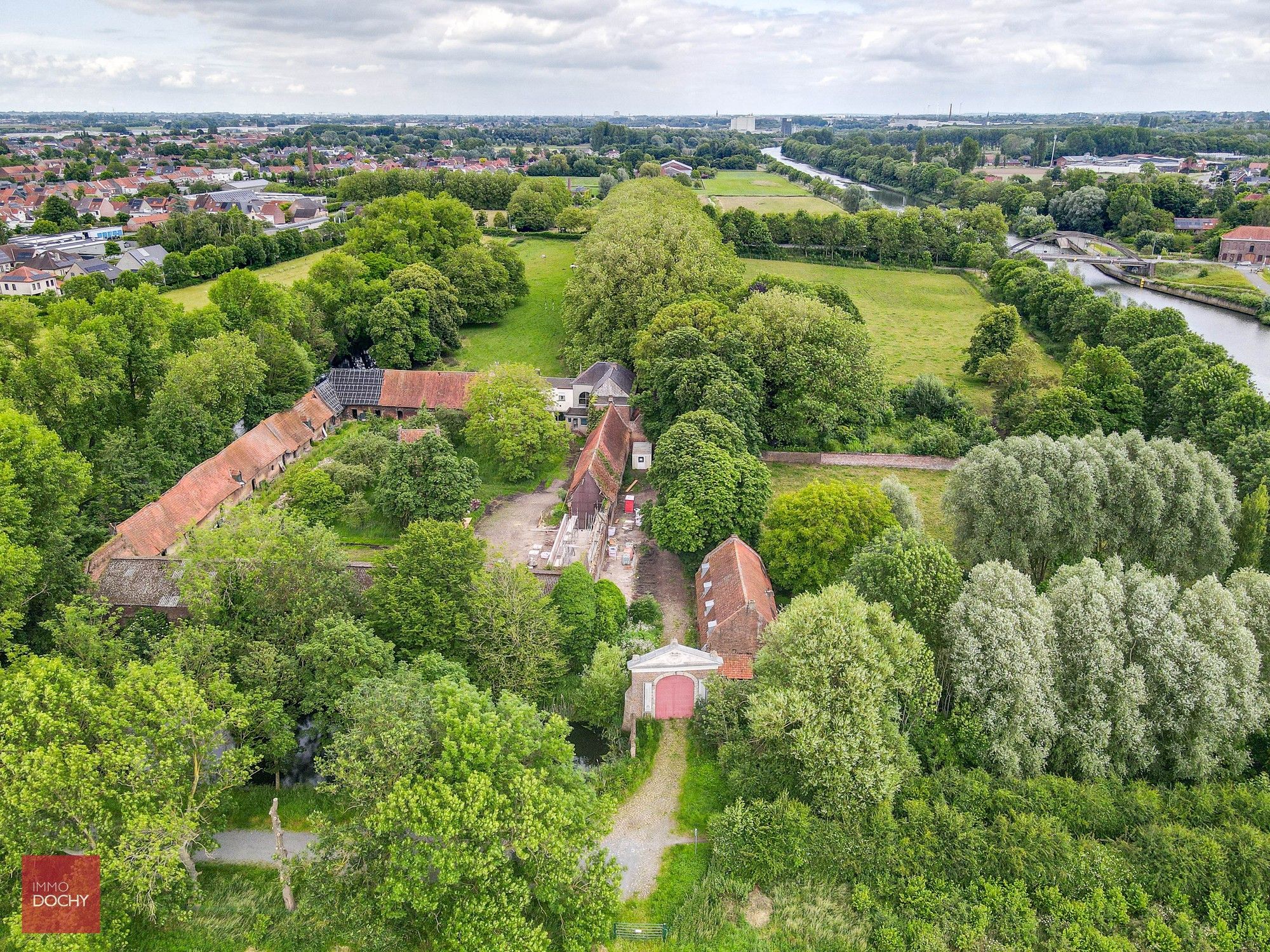 Historische kloosterhoeve aan de oevers van de Leie foto 4