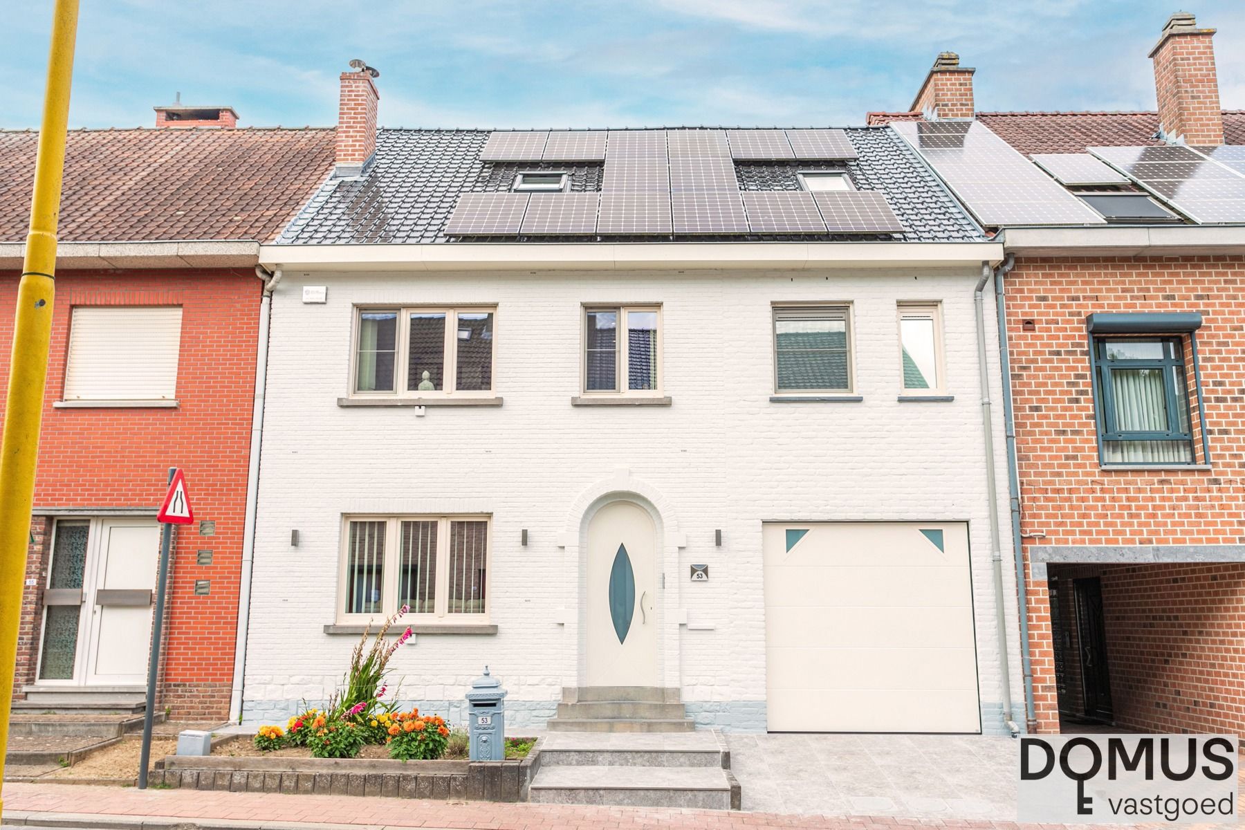 Leuke en energiezuinige gezinswoning met grote tuin en 4 slaapkamers foto 2