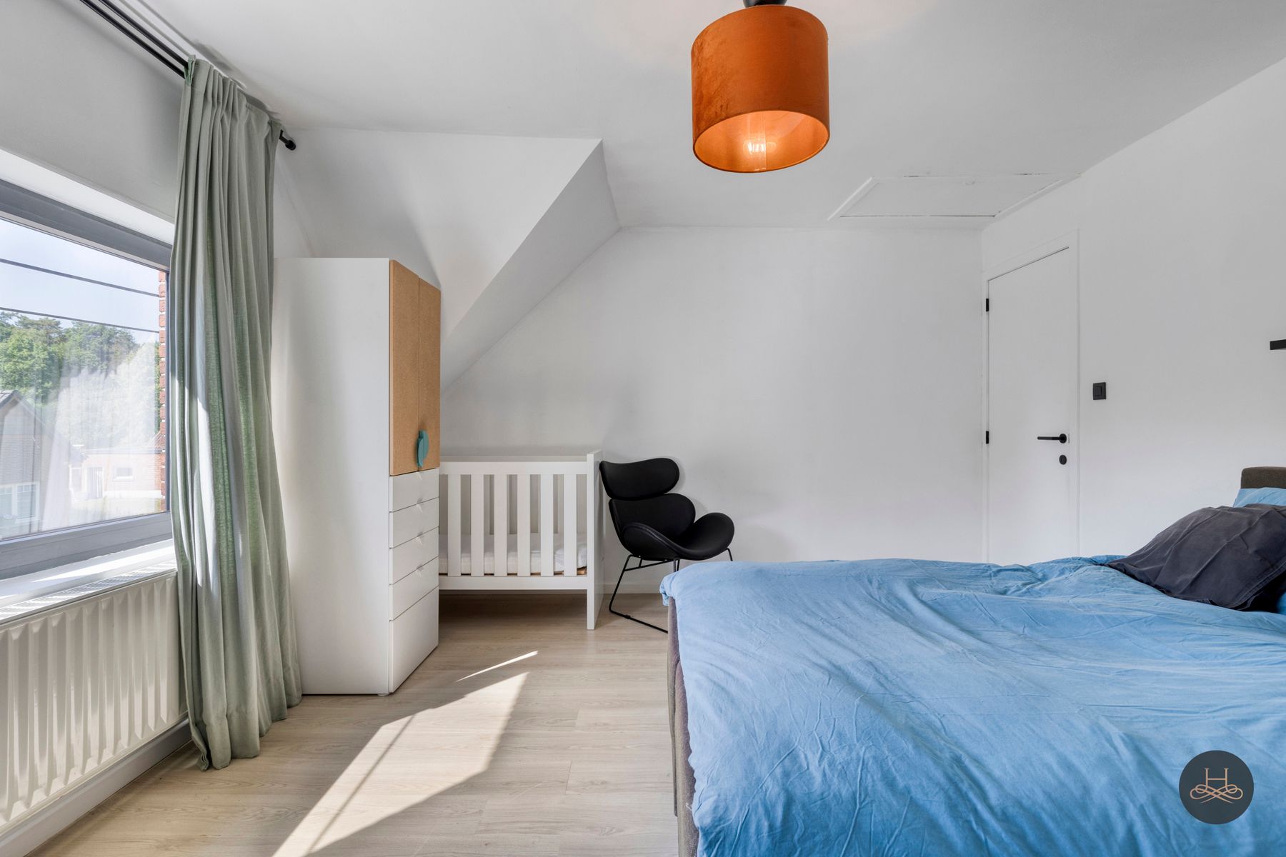 Volledig gerenoveerde open woning met ruime, praktische tuin foto 21