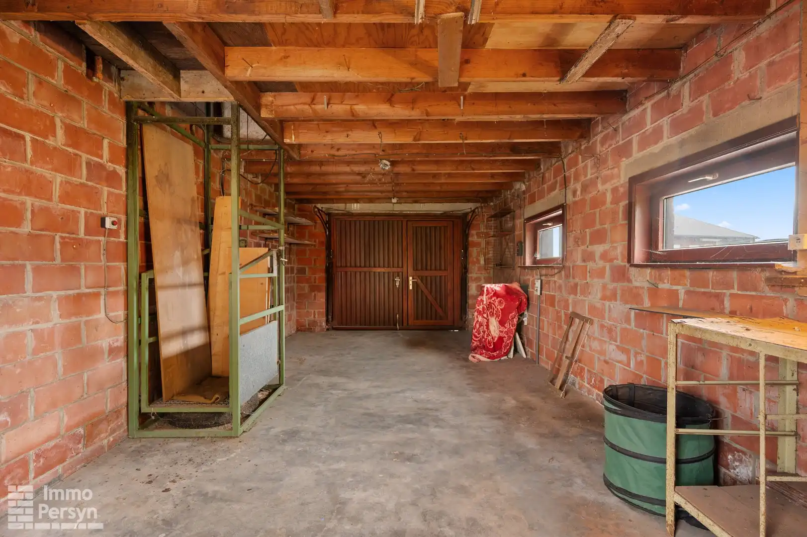 Vrijstaande bungalow met bijgebouw op een riant perceel foto 24
