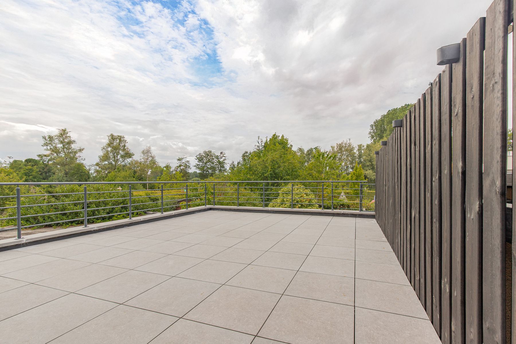 Goed gelegen appartement met ruim terras foto {{pictureIndex}}