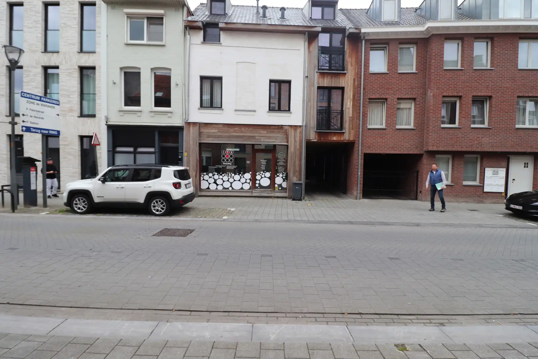 Energiezuinig appartement met lift, terras, autostaanplaats en fietsenberging. foto 2