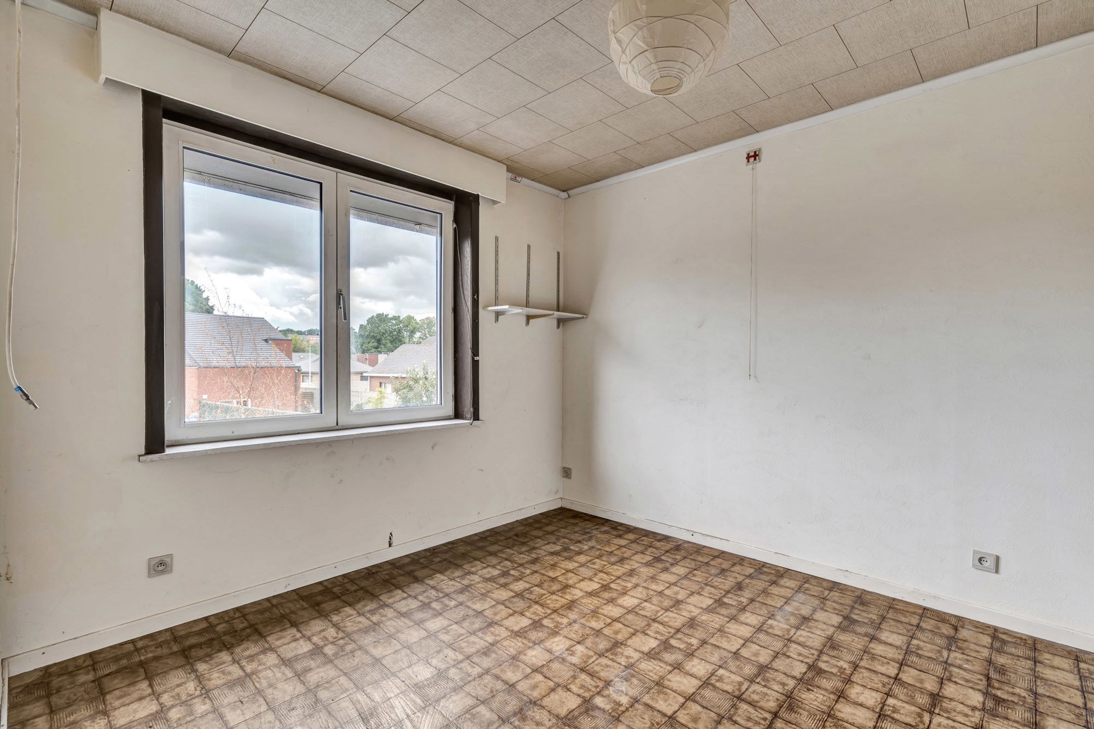 Renovatiewoning met vernieuwd dak en ramen in Lochristi foto 14