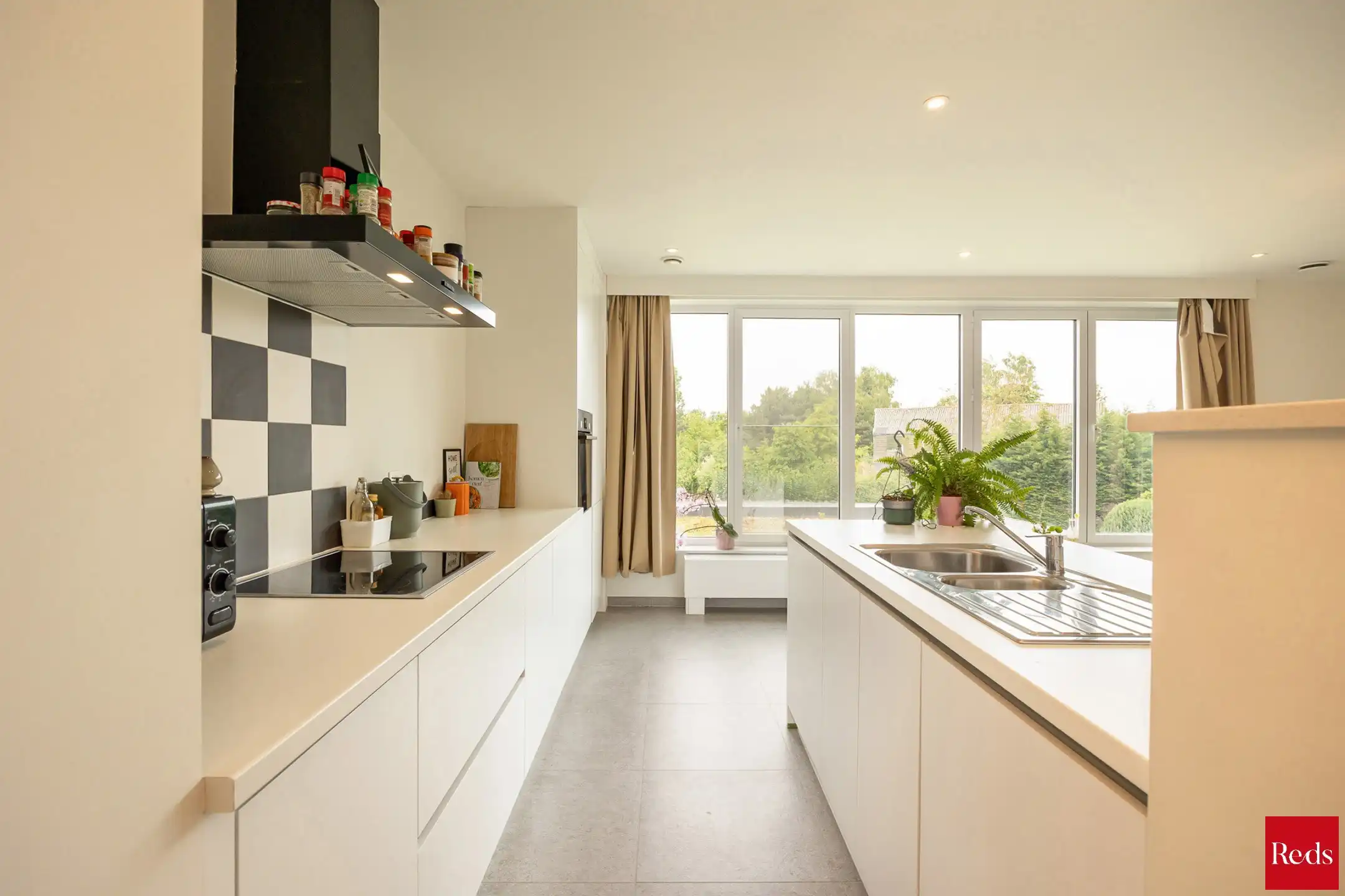 Duplex appartement met twee slaapkamers en tuin foto 3