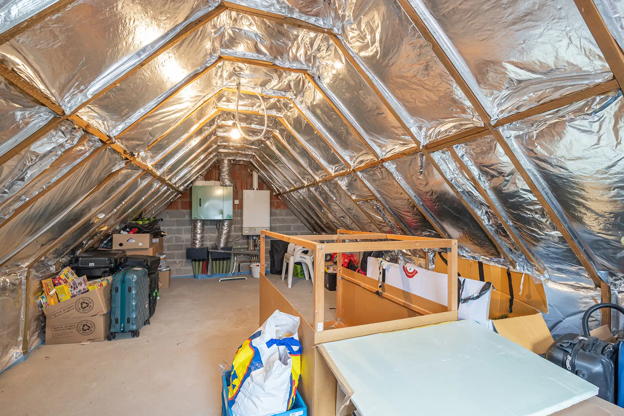 Instapklare recente HOB met 3 slaapkamers, tuin en garage foto 15