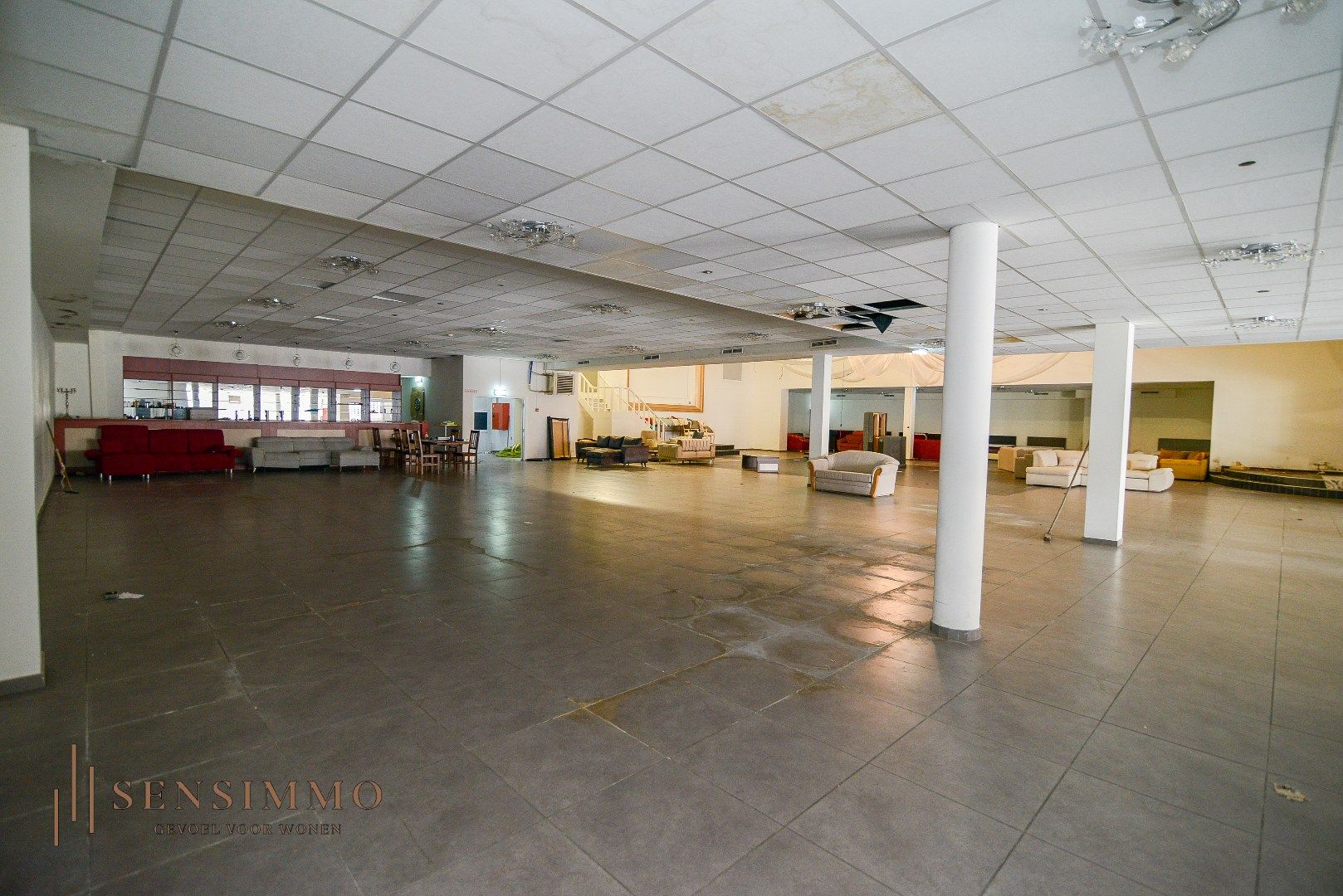 Gigantisch handelsruimte van 1.457 m² in het centrum van Maasmechelen! foto 5