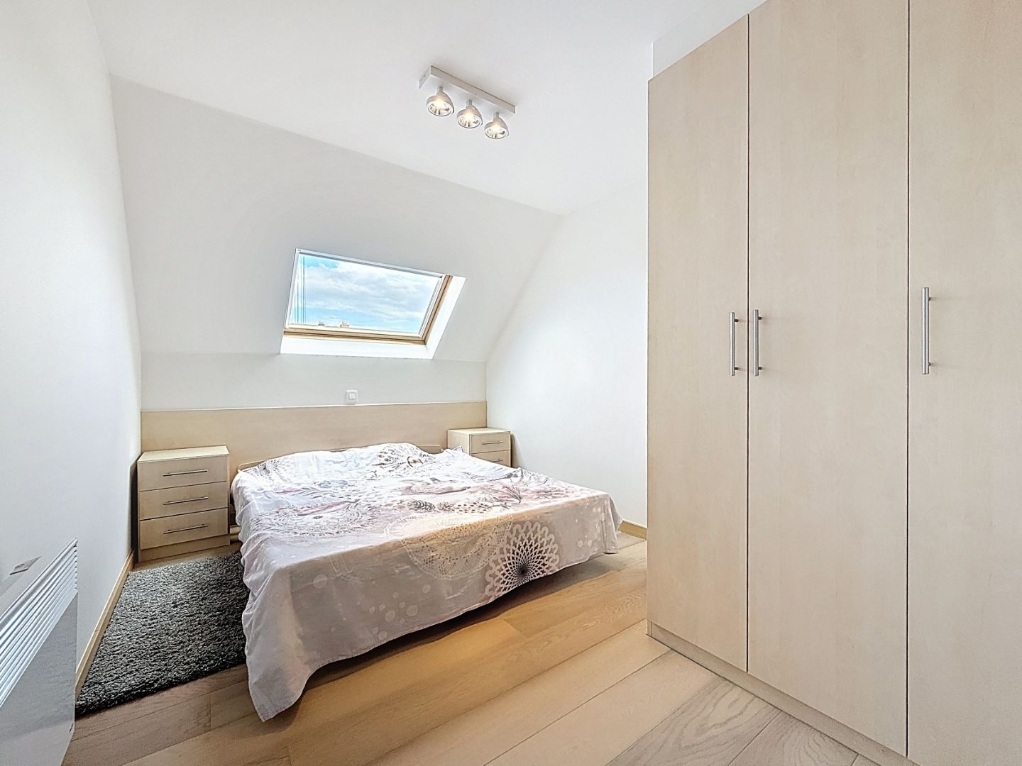 Ruim twee-slaapkamerappartement met uitzicht op zee en de Sint-Bernarduskerk foto 13