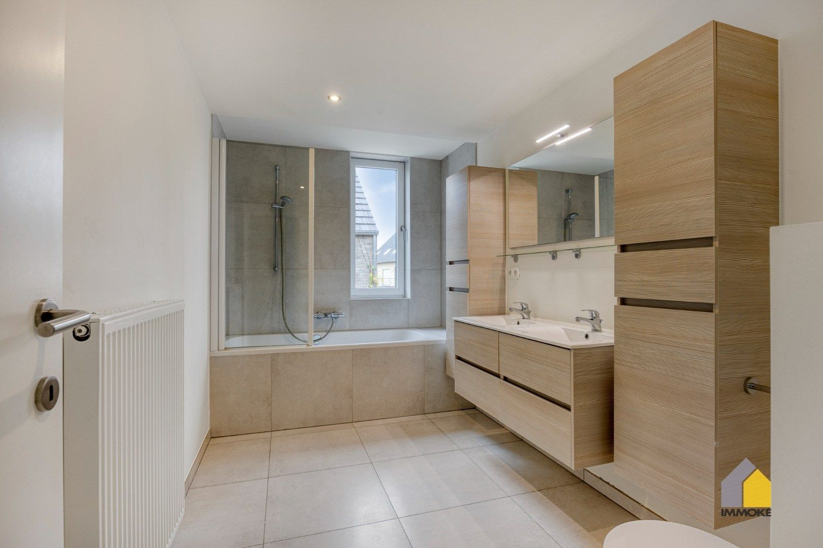 Ruim, energiezuinig appartement (151 m²) met 3 slpk, terras, tuin en dubbele parking. foto 20