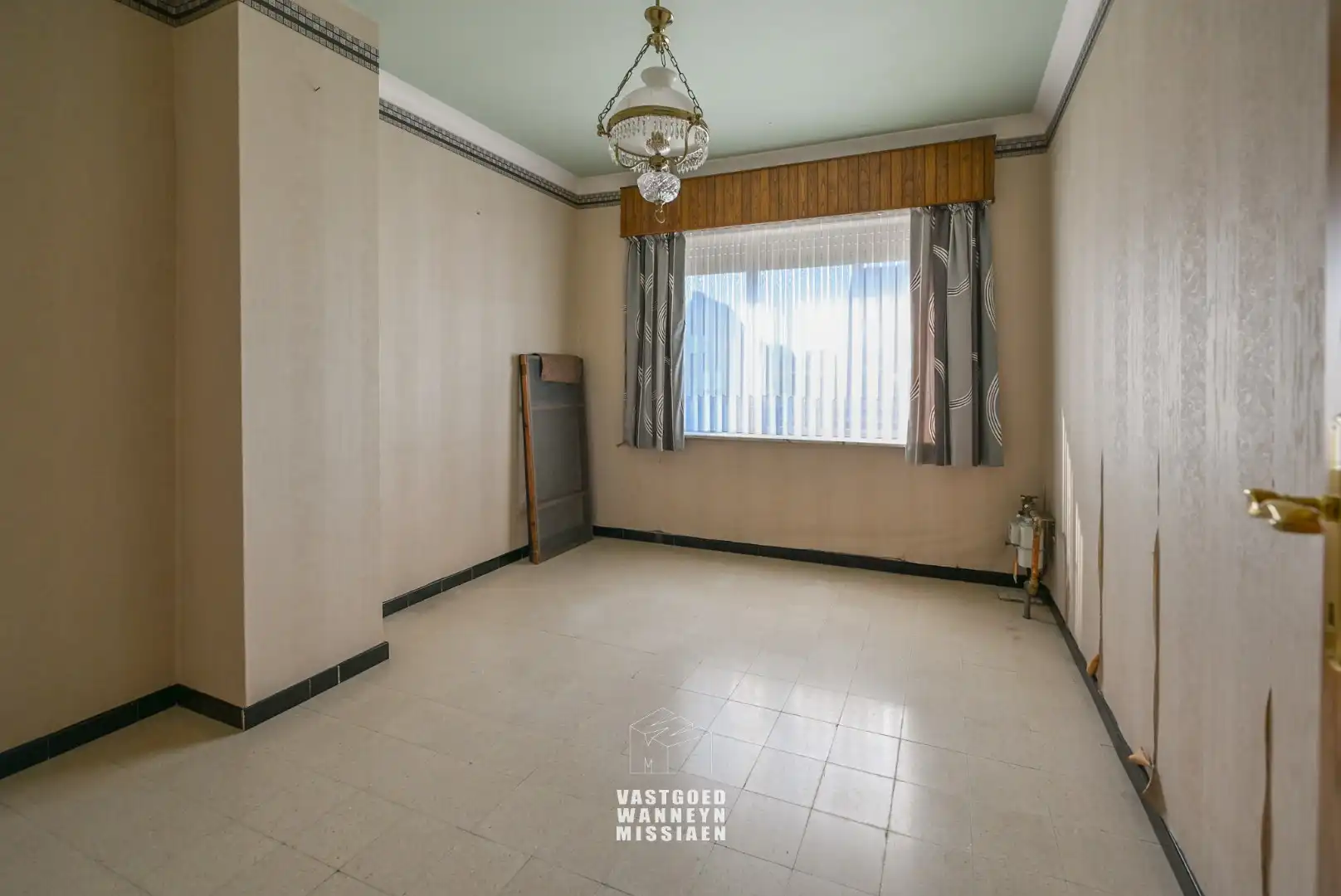 Te renoveren gelijkvloerse woning met  3slpk, garage, tuin op 1290m2 foto 18