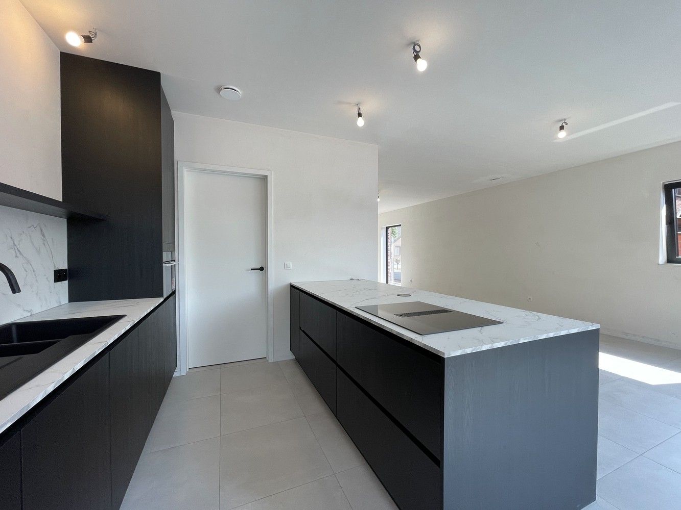 Afgewerkte nieuwbouwwoning met 3 slaapkamers foto 3