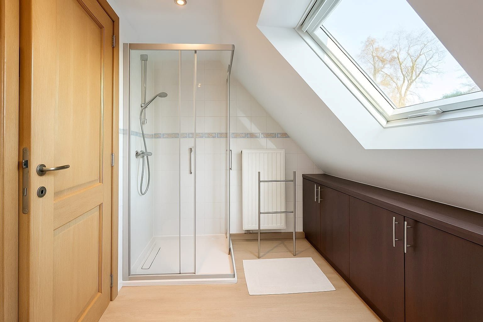 RUIME, GEZELLIGE WONING MET 4 SLAAPKAMERS EN TUIN foto 9