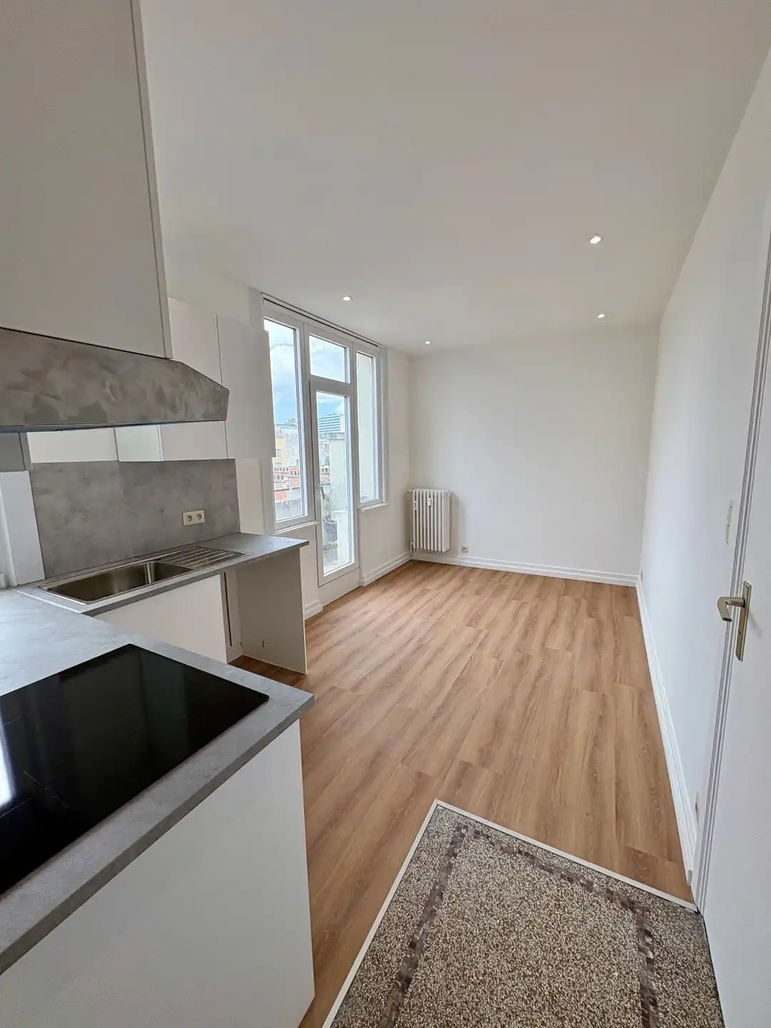 Gerenoveerd appartement met 1 slaapkamer! foto 3