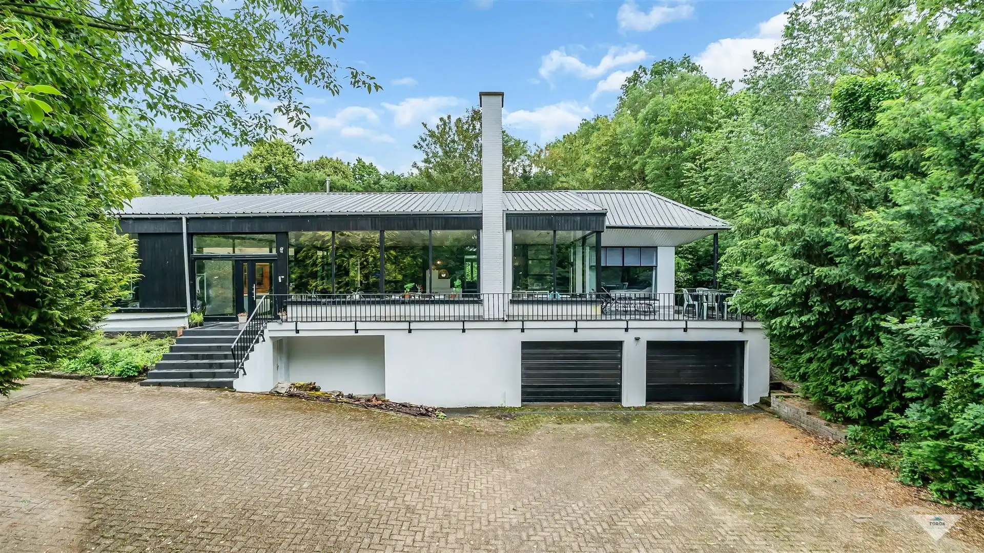Woning met binnenzwembad en sauna in natuurgebied! foto {{pictureIndex}}