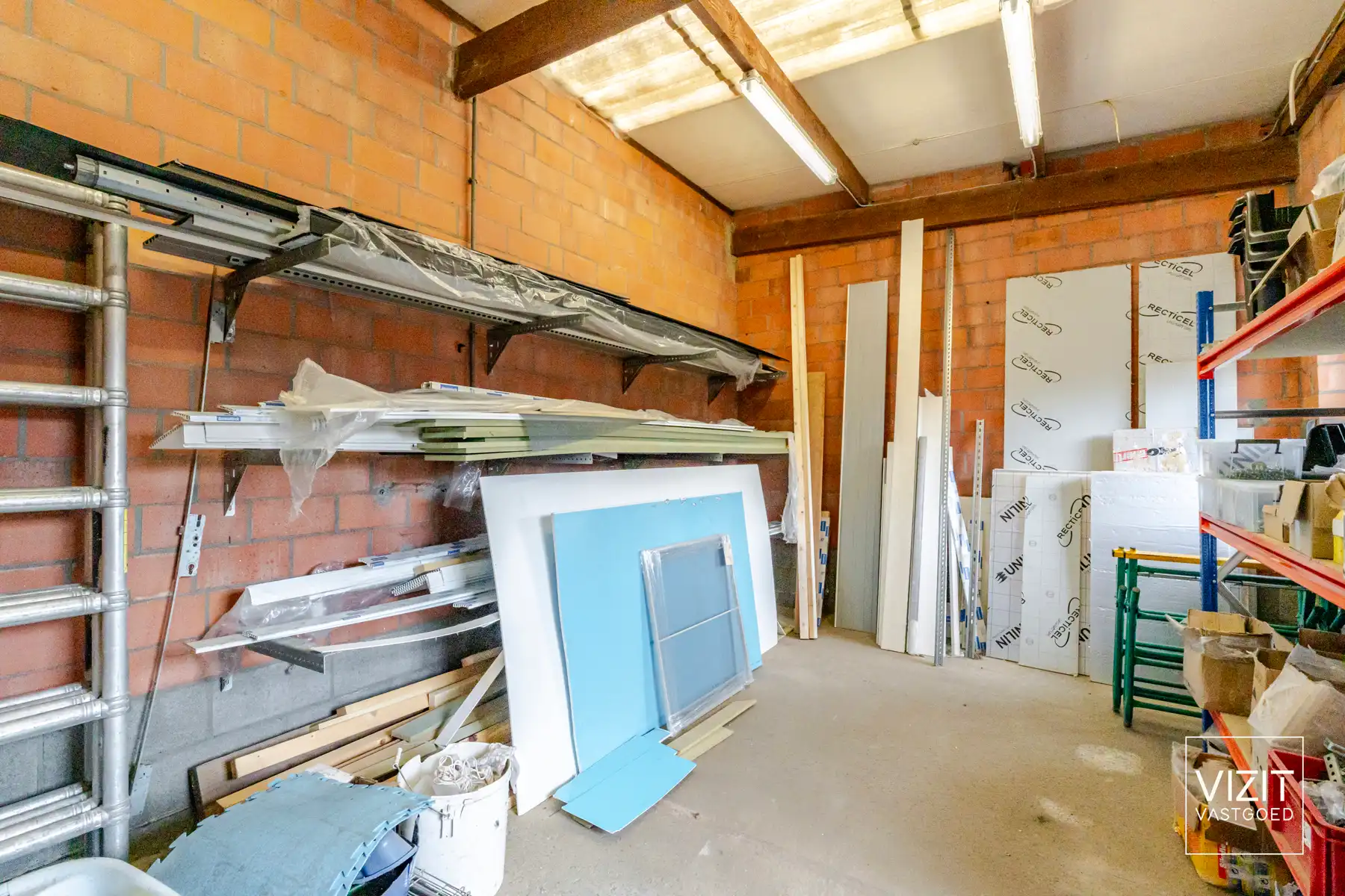 Halfopen woning met 4 slaapkamers en stallingen!  foto 25
