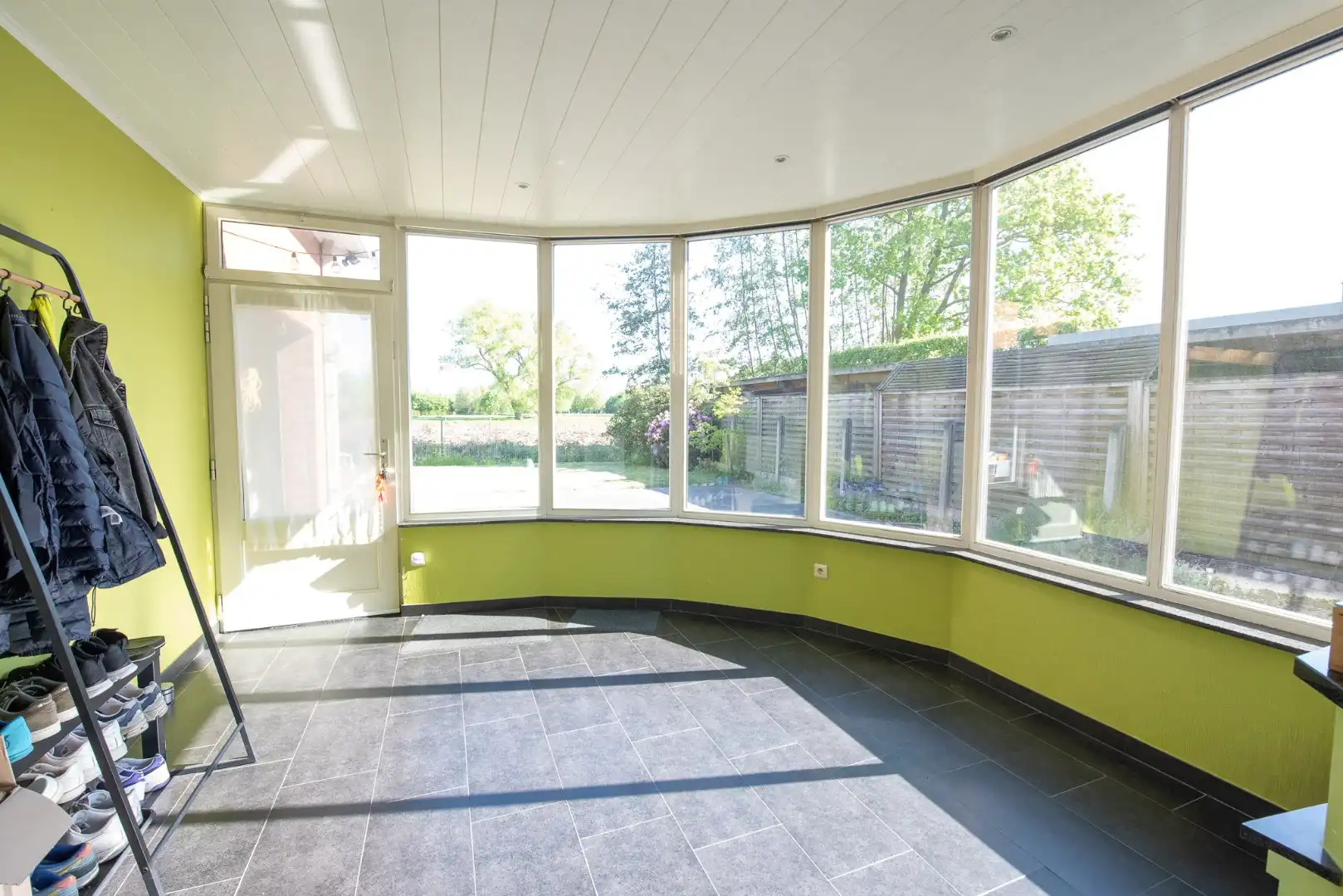 Ruime woning in "De Piste" met garage & tuin te huur! foto 6