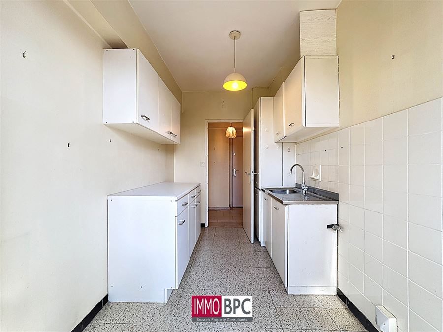 te renoveren appartement met groot terras! foto 6
