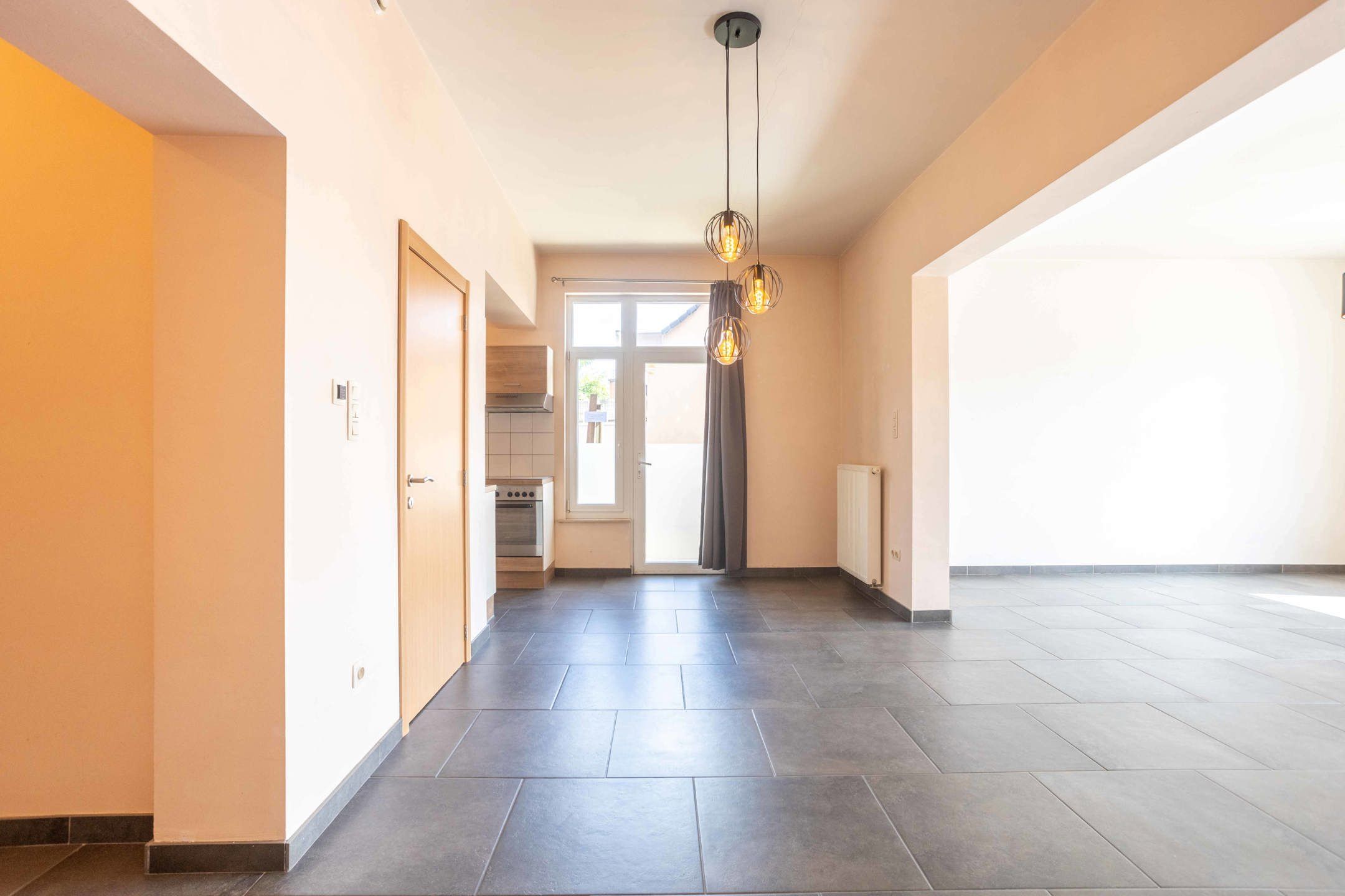 Rustig gelegen, gelijkvloers appartement met terras. foto 2