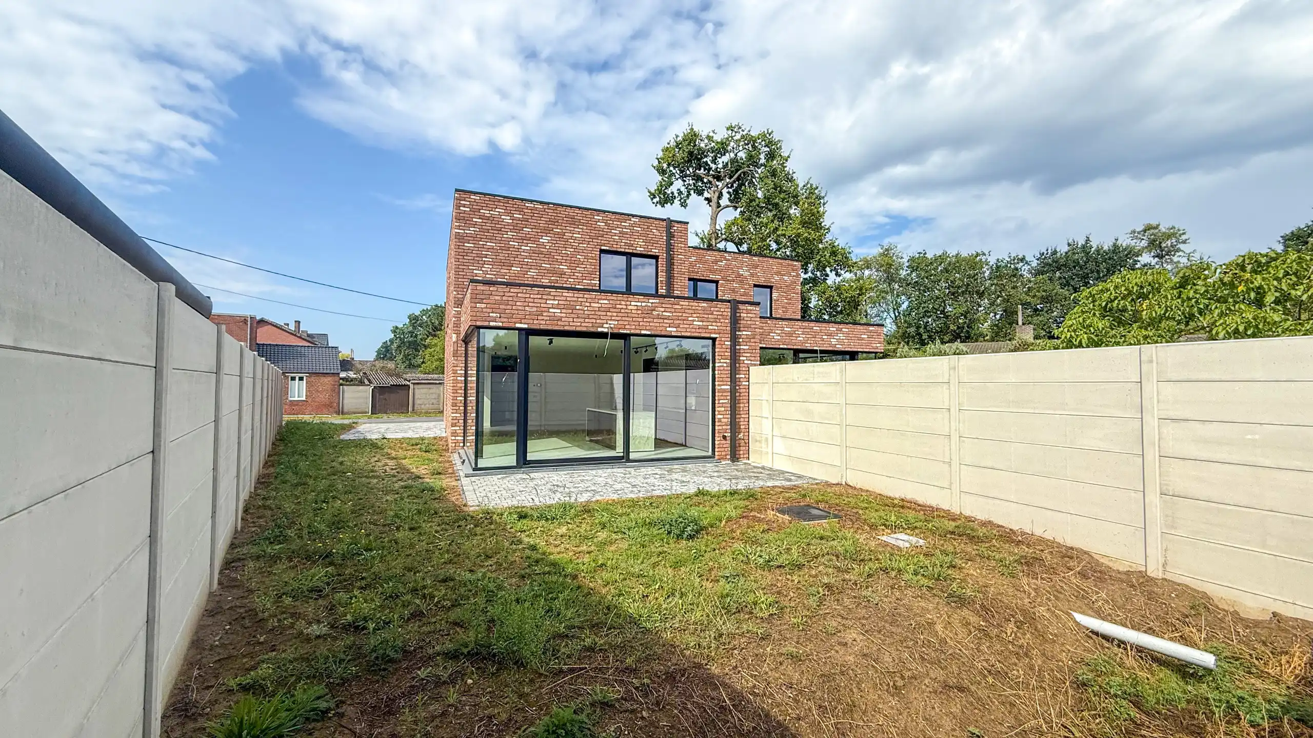 Kwalitatief afgewerkte nieuwbouwwoning op centrale ligging! foto 45