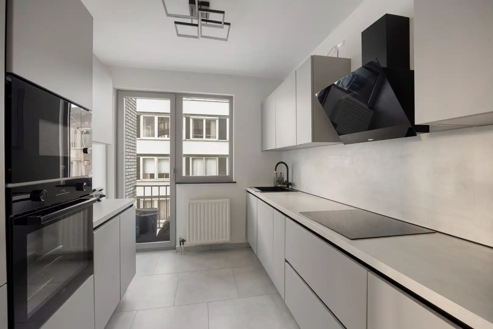 Vernieuwd en instapklaar appartement met 3 slaapkamers in Tongeren centrum foto 11