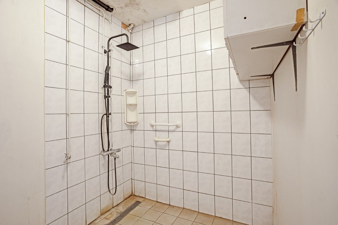 Verrassend ruime, te renoveren HOB met 5 slpk., garage/loods en tuin foto 10