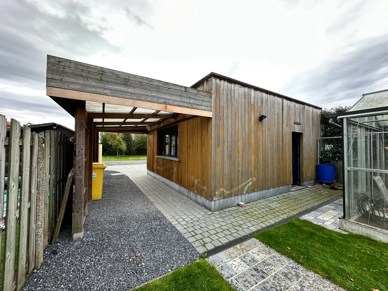 Gerenoveerde instapklare woning met tuin & terras & garages foto 46