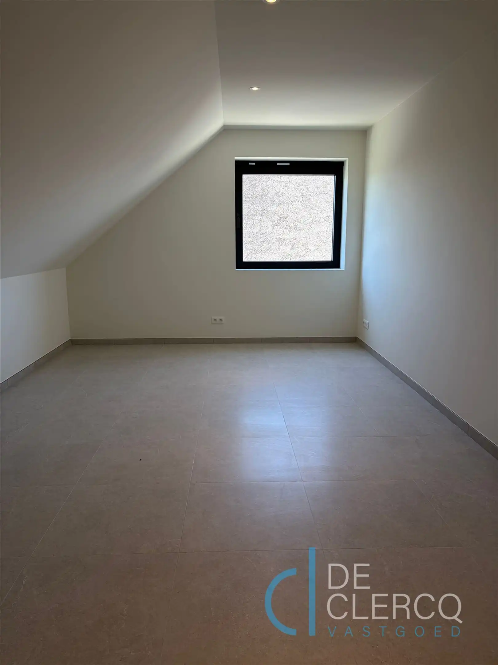Halfopen woning met dubbele oprit te huur in Lochristi!  foto 14
