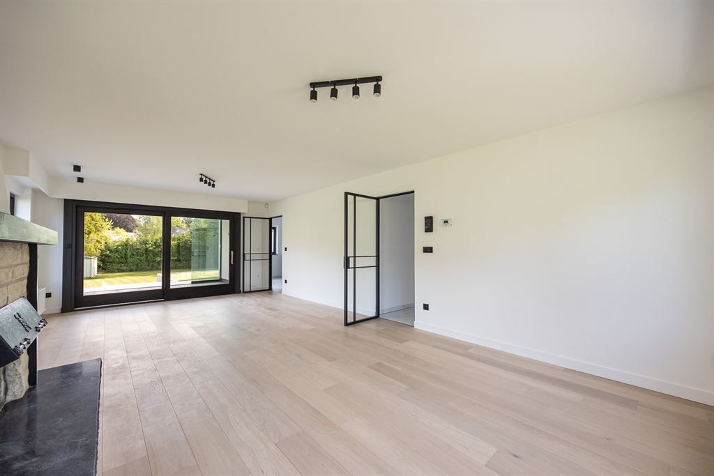 Stijlvol gerenoveerde villa met ruime tuin foto 12