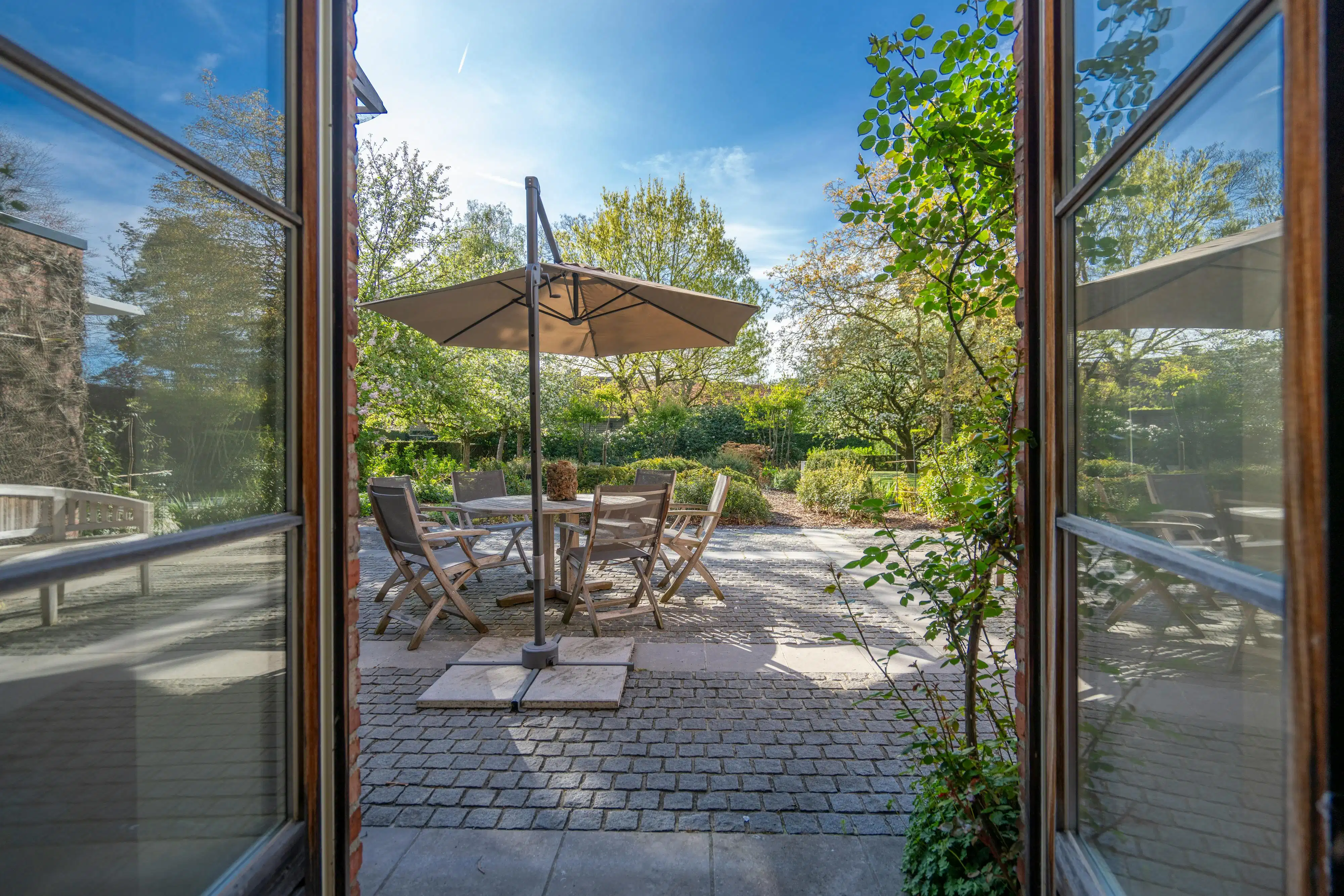 Karaktervolle burgerwoning op toplocatie in groene omgeving foto 2