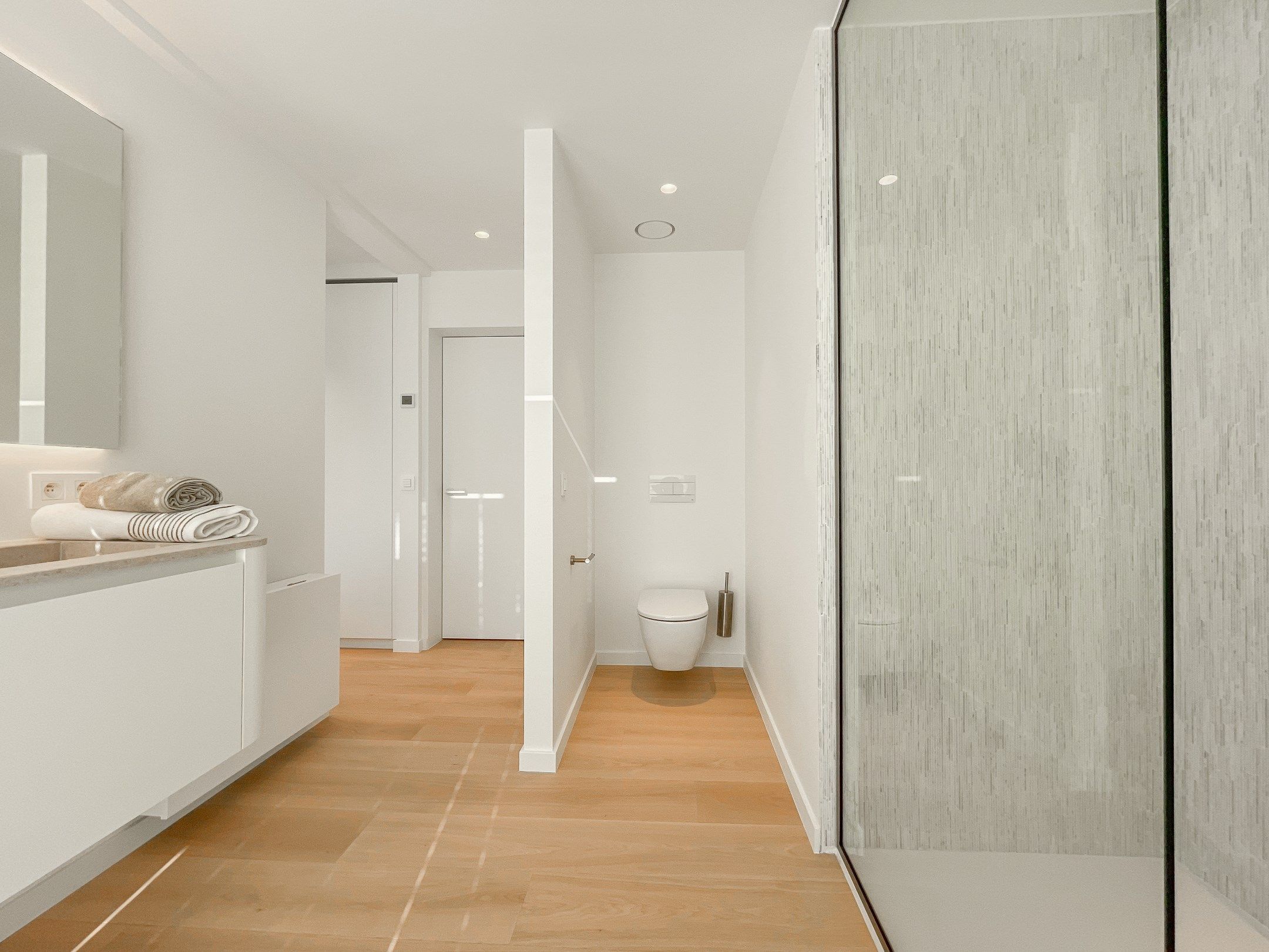 Exclusieve villa: Uitzonderlijk volledig gerenoveerde villa met frontaal zeezicht. foto 26