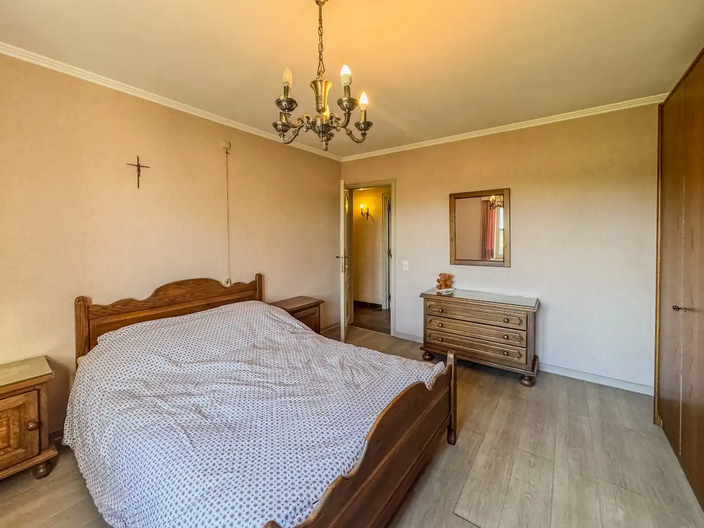 Ruime villa met 3 slaapkamers, ruime garage en tuin. foto 12