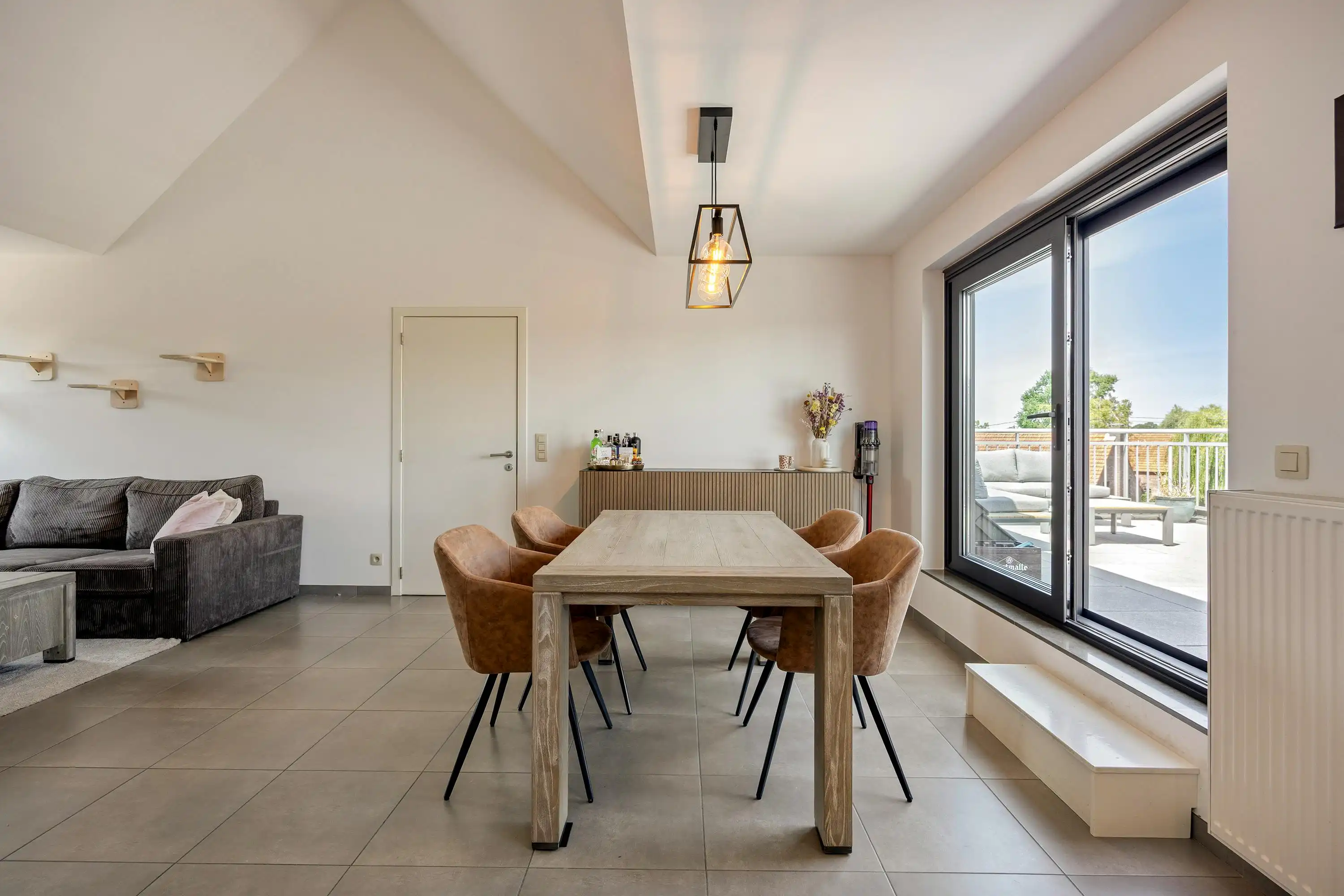 Instapklaar appartement  met ruim terras te koop in Brecht! foto 2