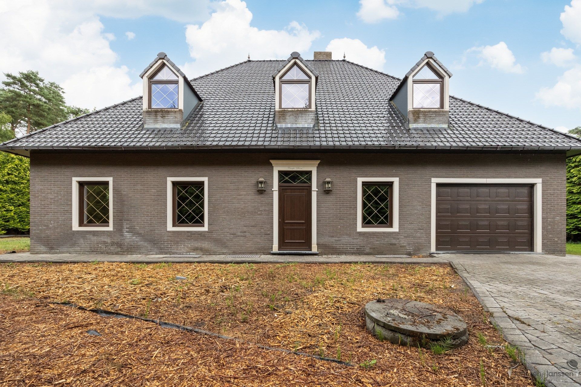 Villa met prachtige uitbouw op een zonovergoten perceel van 3.075 m². foto 2